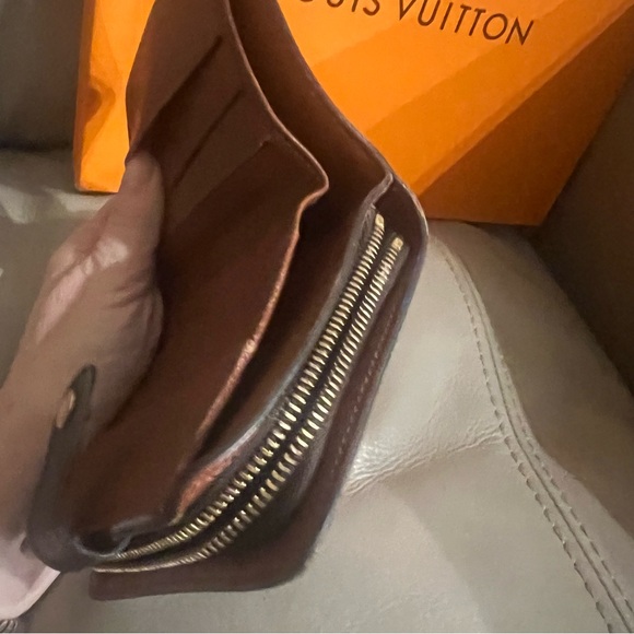 🧡Authentic Vintage Louis Vuitton compact lip fold bifold. EXcellent Condition!! - Picture 7 of 11